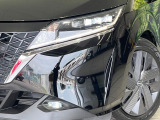 【メーカーオプション/LEDヘッドライト】悪天候や夜間走行時も良好な視界を確保し安心して運転できる高輝度LEDヘッドライトを装備!点灯速度が早く、消費電力も抑えられています。