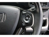 Hondaセンシングの機能のひとつ、アダプティブクルーズコントロール付!アクセルから足を離しても設定したスピードと前車との車間を保ち走行してくれます!車線維持もアシスト☆高速道路で疲労軽減ですね☆