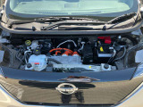 エンジンは無く、電気モーターとインバーターが載ってます★