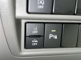 コーナーセンサーを車の前後に装備。障害物までの距離に応じて警告音を変えてお知らせ。縦列駐車時や駐車場・車庫などでの取り回しをサポートします。詳細は販売店スタッフまでおたずねください。