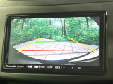 【バックカメラ】駐車時に後方がリアルタイム映像で確認できます。大型商業施設や立体駐車場での駐車時や、夜間のバック時に大活躍!運転スキルに関わらず、今や必須となった装備のひとつです!