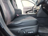 パワーシート搭載。微妙な調整が手軽にでき、ピッタリなポジションで運転することが可能です。