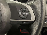 【ステアリングスイッチ】運転中に視線を前に向けたまま画面の操作できます。