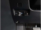 窓を開けずに料金所を通過できる今やもう必需品のETC!インパネにスッキリ装着したビルトインタイプです♪ETCカードの入れ忘れ・抜き忘れを音声やアラームで教えてくれるので、入れ忘れ・抜き忘れを防げます♪