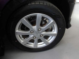 14インチの純正アルミホイールを履いています。155/65R14サイズのタイヤです。