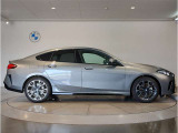 ☆BMWの前後重量配分50:50はエンジン自体をフロントタイヤよりも後ろにずらし、通常はエンジンルーム内に搭載される重量物であるバッテリーをトランクに移動させるなどして実現されています☆