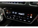 運転席と助手席の温度設定の変更が可能な左右独立タイプのデュアルエアコンです♪♪♪暑がりな人・寒がりな人も誰もが車内を快適にお過ごしいただけます♪♪♪