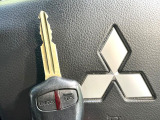 【キーレス】少し離れた場所からでもボタン一つでドアの開錠・施錠ができるのでとっても便利!ドアの鍵穴周りに傷をつけることもありません♪