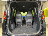 普段のお買い物や通勤、送迎等に十分な荷室スペースを確保しております。セカンドシートを倒すと、大きな荷物の積載も可能です♪