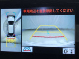 車の全周囲の画像が表示されます。運転席から見づらい個所なども、上空から見たような映像で確認できます。映像のきりかえも出来、後方確認だけでなく大変便利な機能です。