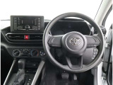 運転席側から見た写真です、お車にマッチングするように考えられたインパネデザイン!沢山のスイッチ類も運転される方が使いやすい位置に配置されていますね!