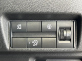 【パワースライドドア】スマートキーや運転席のスイッチでスライドドアの開閉が可能♪電動だから力を入れてドアを開ける必要が無く、小さいお子様でも、重い荷物を持っている時もラクに開け閉めできます♪