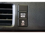 ECOモードはエアコンの利きなどを抑え、低燃費で走れるようサポートします。アクセル操作に対するレスポンスがゆるくなり、急発進や加速はしづらくなります。走行状況に応じてボタンで切替えることが出来ます。