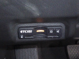 ETC付。高速道路の料金所はキャッシュレスで通過です。サービスエリア等にあるスマートインターの出入りも利用可能でとっても便利。ご納車後すぐにお使い頂けるようセットアップしてのお渡しとなります。