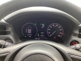 マルチインフォメーションディスプレイです。燃費や走行距離が分かり、半ドアなど車に異常がある際に警告してくれます。車に乗る楽しみが増えますね。