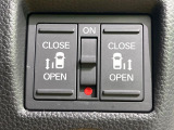 【両側パワースライドドア】スマートキーや運転席のスイッチで後席両側スライドドアの開閉が可能♪電動だから力を入れてドアを開ける必要が無く、小さなお子様でも簡単に開け閉めでき快適です♪