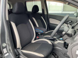ドライバーの方と助手席の方が座るシートです。実際にお座りいただくのが、分かりやすいと思います。お気軽にご来店ください。