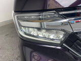 【LEDヘッドライト】悪天候や夜間走行時も良好な視界を確保し安心して運転できる高輝度LEDヘッドライトを装備!点灯速度が早く、消費電力も抑えられています。