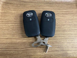 【スマートキー】 スマートキーを携帯していれば、ドアハンドルのボタンを押すだけでロックの解除ができます。