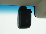 ◆ドライブレコーダー◆映像・音声などを記録する自動車用の装置です。 もしもの事故の際の記録はもちろん、旅行の際の思い出としてドライブの映像を楽しむことができます。