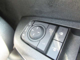 駐車時や狭い道でのすれ違い時に気を使うミラー。電動格納式ドアミラーはそんな時に便利です。