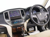 使いやすさや安全性を追求したステアリング周り!高級車ゆえにスイッチ類が多いのも特徴ですね!考え尽くされた配置ですぐに使いこなす事が出来ますのでご安心下さい!是非、体感してみて下さい!!