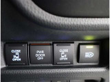 オートマチックハイビームとは、先行車や対向車のライトを認識し、ハイビームとロービームを自動で切り替える機能です。夜道の視界を確保します。詳細は販売店スタッフまでおたずねください。