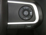 【レーダークルーズコントロール】(全車速追従機能付)付きです。車速に応じて追従支援してくれるので、ロングドライブも快適です。詳細は販売店スタッフまでおたずねください。