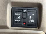 【両側パワースライドドア】スマートキーや運転席のスイッチで後席両側スライドドアの開閉が可能♪電動だから力を入れてドアを開ける必要が無く、小さなお子様でも簡単に開け閉めでき快適です♪
