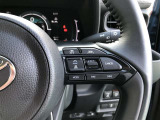 【ステアリングスイッチ】右です。ステアリングから手を離さず、運転に集中したまま手元でレーダークルーズコントロールの操作などができます。