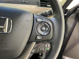 ハンドル右側にはアダプティブクルーズコントロールのスイッチが装備され運転中の操作も安心して行えます!