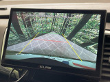 【バックカメラ】駐車時に後方がリアルタイム映像で確認できます。大型商業施設や立体駐車場での駐車時や、夜間のバック時に大活躍!運転スキルに関わらず、今や必須となった装備のひとつです!