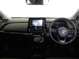 落ち着いた色遣いの運転席周りで飽きの来ないすっきりとしたデザインです。