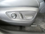 運転席パワーシート搭載。微妙な調整が手軽にでき、ピッタリのポジションで運転することが可能です。