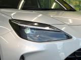 【LEDヘッドライト】悪天候や夜間走行時も良好な視界を確保し安心して運転できる高輝度LEDヘッドライトを装備!点灯速度が早く、消費電力も抑えられています。