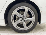 Audiは創業者であるホルヒの「いかなる時代においても第一級の素材を用い、操縦安定性に優れ、さらに進歩的なクルマの製造を目指す」という考え方に則り、こだわり抜かれたインテリアを目指しています。
