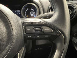 【ステアリングスイッチ】運転中に視線を前に向けたまま操作できます。