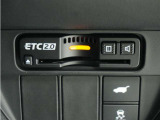 ◆ETC2.0装着◆進化したドライブ体験。料金収受システムだけだったETCが生まれ変わって、高速道路を賢く使うETC2.0に進化しました。多彩な情報サービスが便利で快適なドライブ体験を提供します。