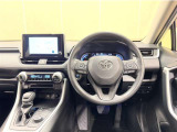 上質で落ち着いた印象のインパネ周りです。各操作スイッチ類も使いやすいよう配置されています。