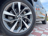 ●純正〇〇インチアルミホイール:輸入車ならではの卓越した走りを支えるホイールと足回りです!日本車の走りに慣れている方にもぜひ体感して頂きたいほど、高いレベルでまとまっています!