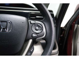 Hondaセンシングの機能のひとつ、アダプティブクルーズコントロール付!アクセルから足を離しても設定したスピードと前車との車間を保ち走行してくれます!車線維持もアシスト☆高速道路で疲労軽減ですね☆