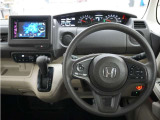 運転にかかわる様々な操作を安全に行えるように視点移動が少なく、操作性に配慮されたスイッチ類が凝縮されたコクピットです。