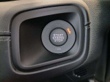 シンプルで操作しやすい運転席操作部 置き型充電もございます。