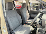 運転席シート廻りは使用感も少なく、良好な状態となっています。前オーナー様が丁寧に使っていたことがよくわかりますね。