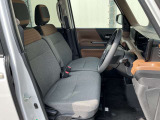 運転席まわりです。実際に座ってみて、乗り心地を体験してみてください。
