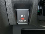 電動ブレーキ&オートホールドでブレーキ力を自動でキープ信号待ちなどの停車時に、ブレーキペダルを踏み続けていなくても自動的にブレーキ力がキープ。ペダルを踏み続けることによる足の疲れを緩和します。