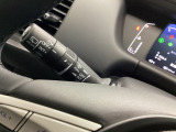 フロントワイパーは車速連動バリアブル間欠式、リアワイパーは間欠式