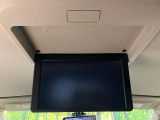 【フリップダウンモニター】大画面モニターで後席でもエンタメをお楽しみいただけます。小さなお子様にも大人気の装備です♪