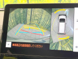 【パノラミックビューモニター】専用のカメラにより、上から見下ろしたような視点で360度クルマの周囲を確認することができます☆死角部分も確認しやすく、狭い場所での切り返しや駐車もスムーズに行えます。