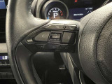 【ステアリングスイッチ】運転中に視線を前に向けたまま操作できます。